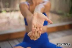 杏鑫注册网站练习瑜伽姿势时如何防止手腕受伤