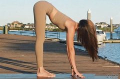 瑜伽让女人变美的几个体式动作,每天都要练
